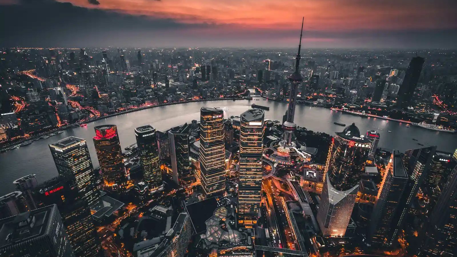 中国二季度经济增速回落至4.3% 产业扩张与内需承压并存