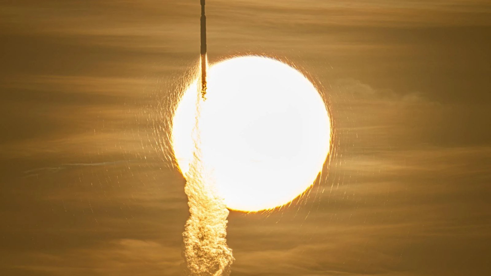 NASA罗曼太空望远镜成功升空:将以百倍哈勃视野扫描暗宇宙与系外行星