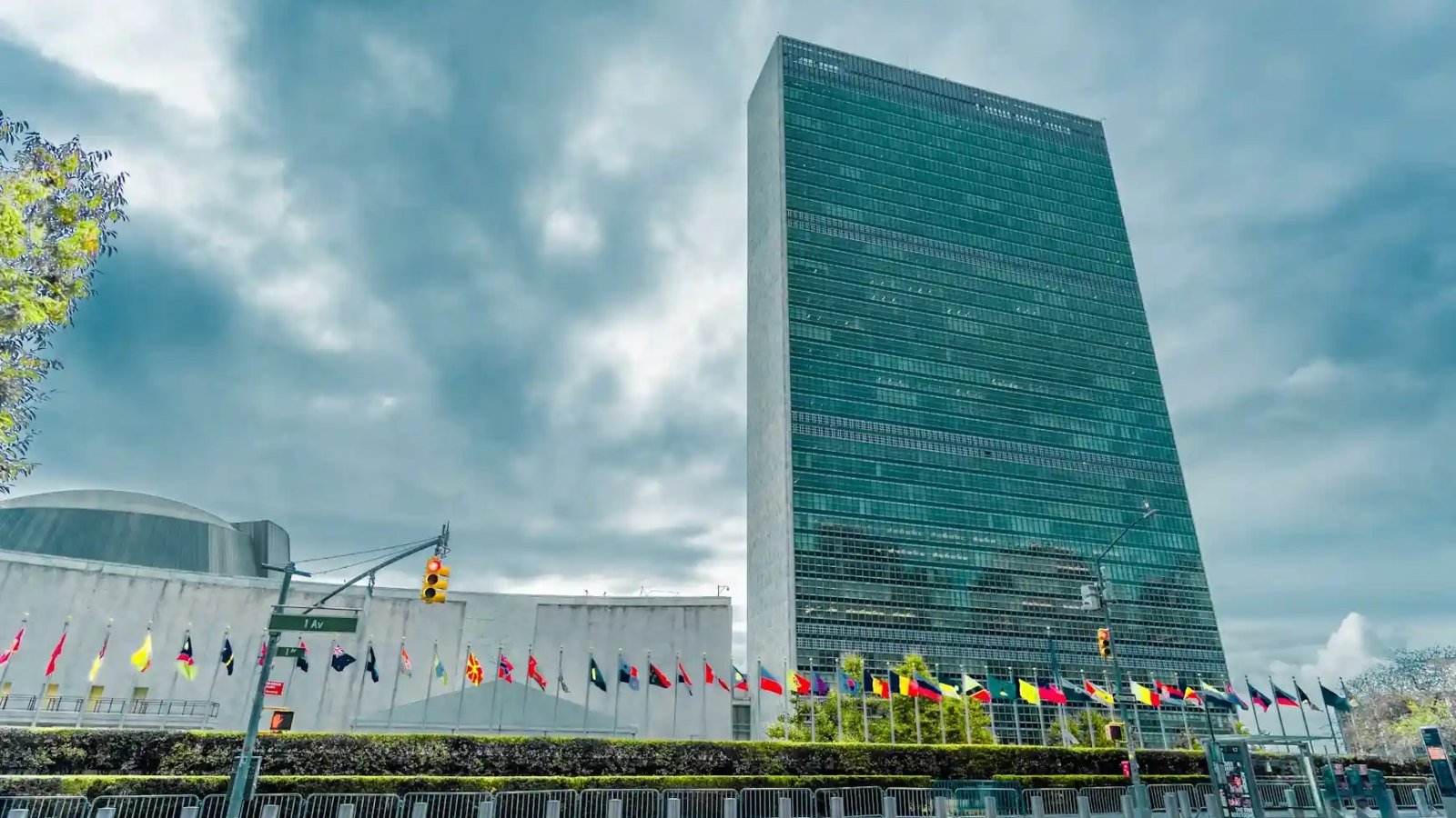藏人纽约联合国总部外身亡,西藏议题与中国民族政策争议再受关注