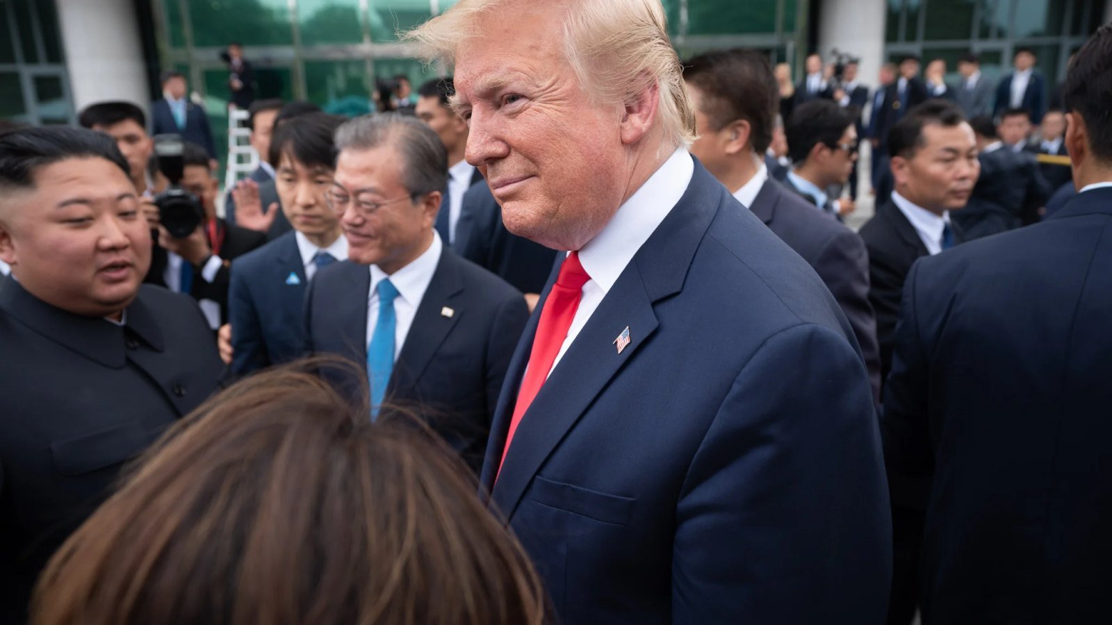特朗普再晒与金正恩板门店旧照,美朝高层外交重新进入视野