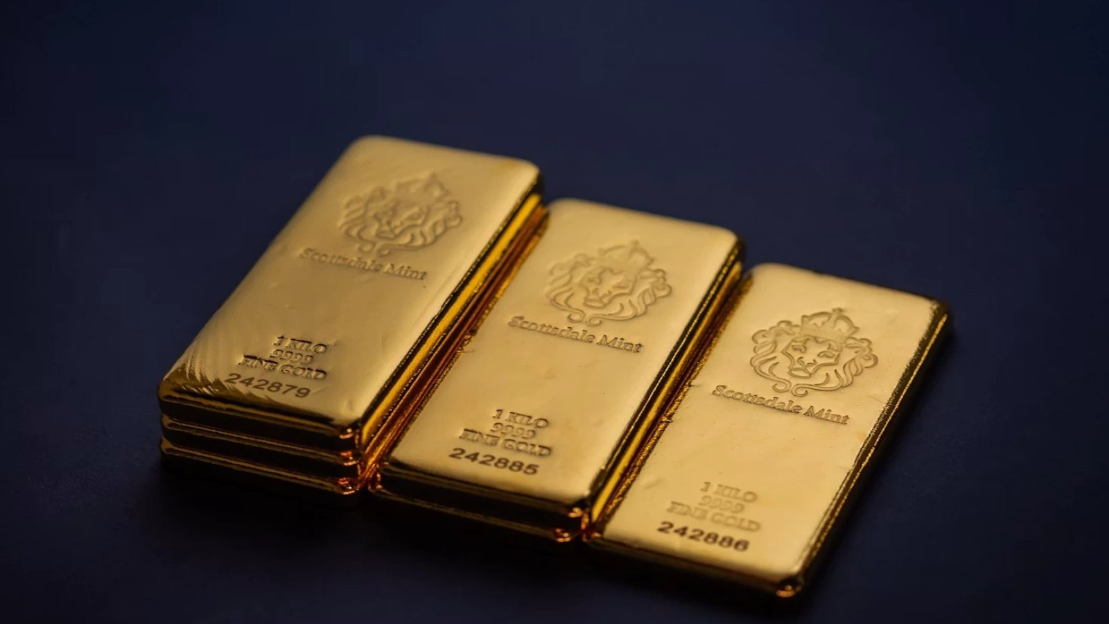 美伊局势缓和影响能源与黄金市场,国际金价短线反弹至4300美元上方