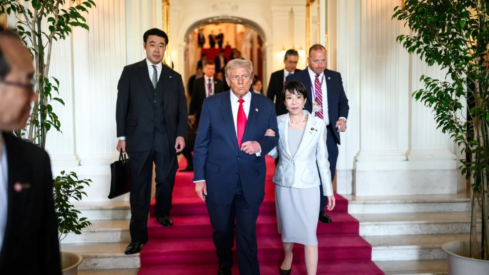 日美罕见联手干预汇市支撑日元　短期止跌后仍面临利差与财政压力